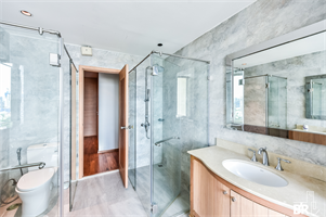 ดิ เอ็มไพร์ เพลส