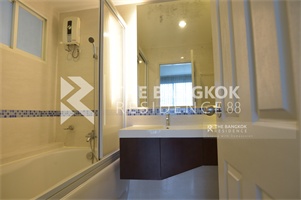 ไลฟ์ แอท สาทร 10