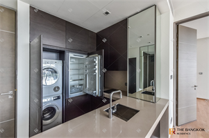 ศาลาแดง วัน