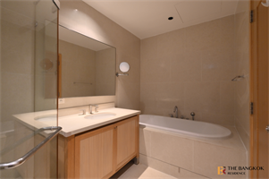 ดิ เอ็มโพริโอ เพลส