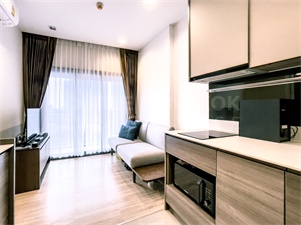 THE LINE Phahol - Pradipat