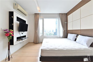 สิริ แอท สุขุมวิท