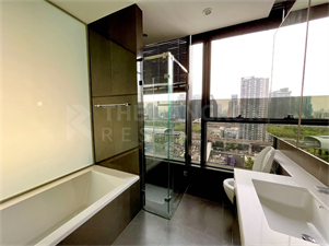 THE ESSE at SINGHA COMPLEX