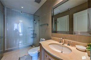 ดิ เอ็มไพร์ เพลส