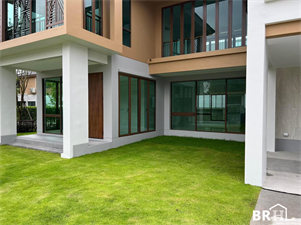 บุราสิริ วัชรพล