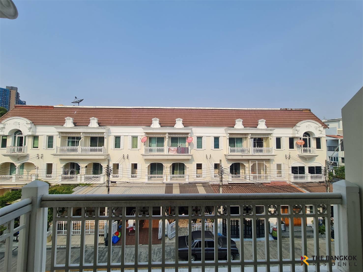 The Metro Sathorn-Kanlapaphruek