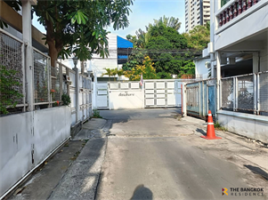 Townhouse Area Ekamai