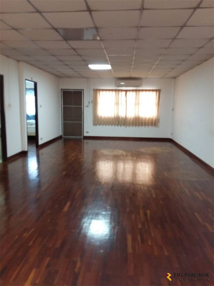 Townhouse Area Sukhumvit (End Sukhumvit)