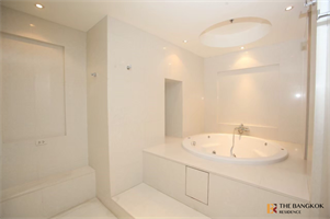 Royal Residence Park