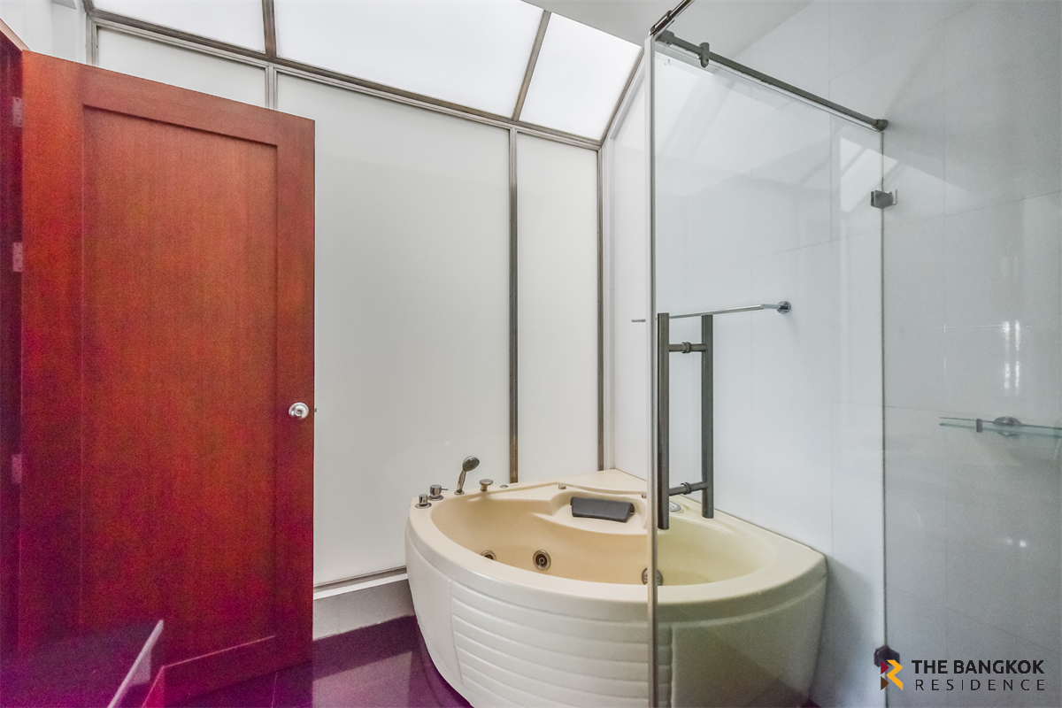 โลตัส พอยต์ เอเลแกนต์ ทาวน์เฮ้าส์