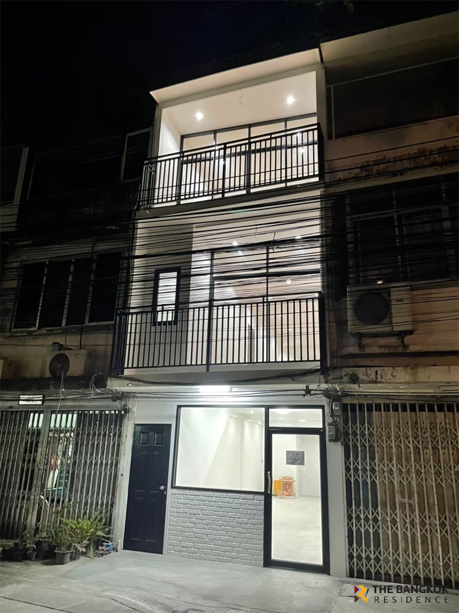 Shophouse Area Sathon