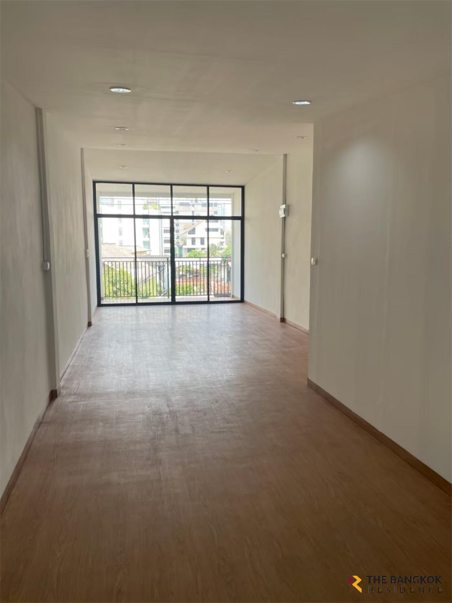 Shophouse Area Sathon