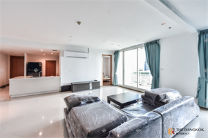 ดิ เอ็มไพร์ เพลส