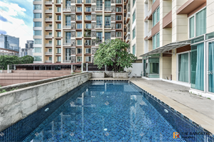 ดิ เอ็มไพร์ เพลส