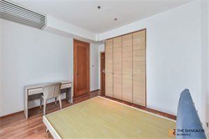 ดิ เอ็มไพร์ เพลส