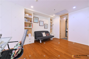 เดอะ เลค คอนโดมิเนียม