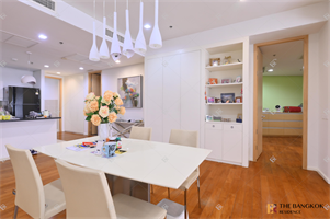 เดอะ เลค คอนโดมิเนียม