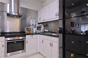 เดอะ เลค คอนโดมิเนียม