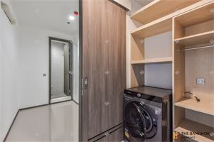 ริธิ่ม เจริญกรุง พาวิลเลี่ยน