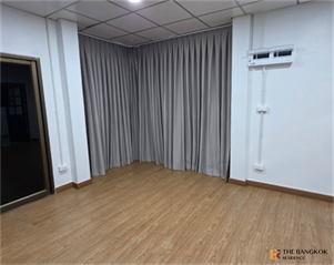 House Area Lat Phrao