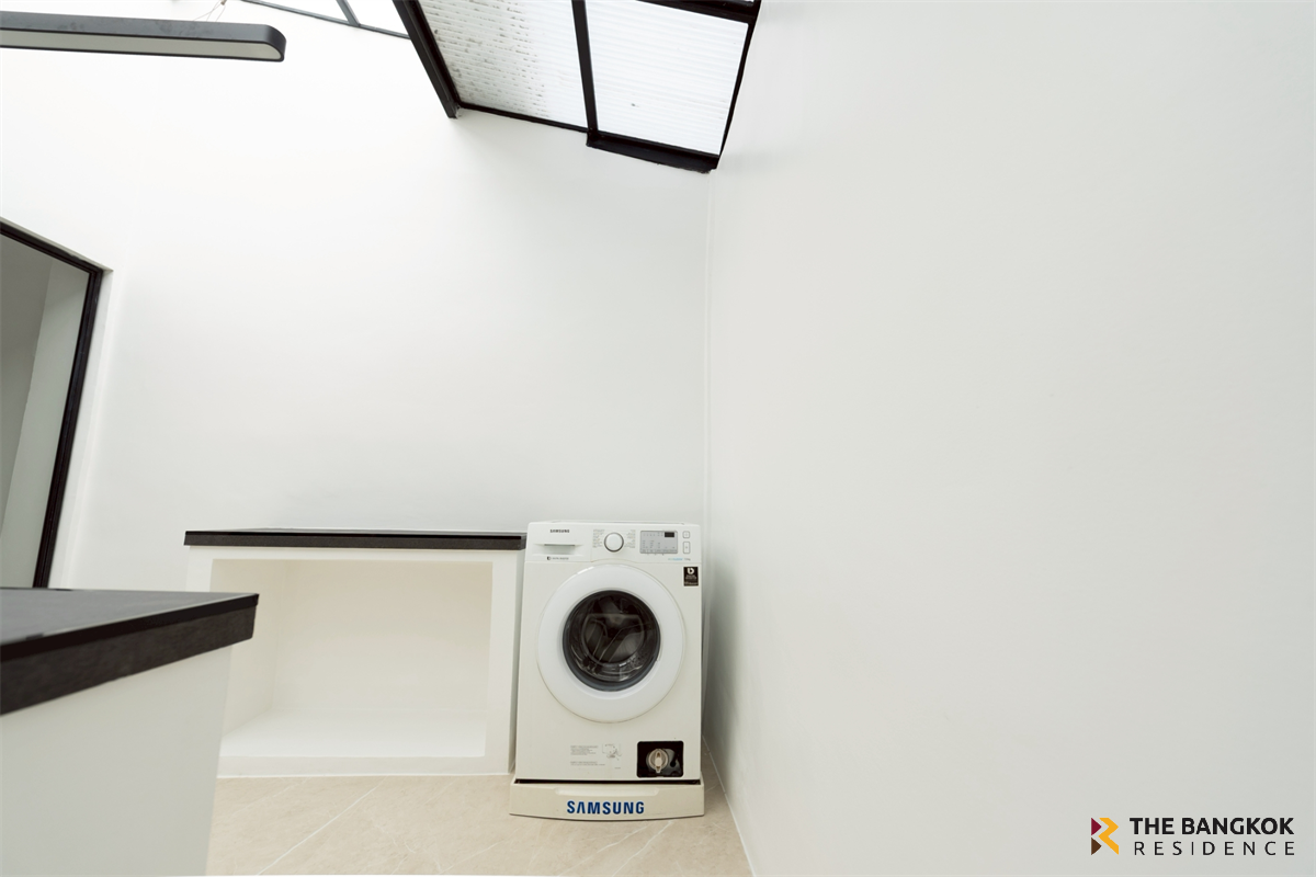 ทาวเฮ้าส์ แอเรีย สุขุมวิท (สุขุมวิท ตอนปลาย)