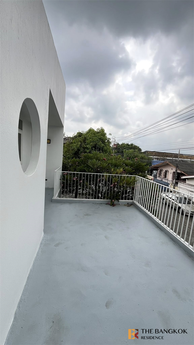 House Area Lat Phrao