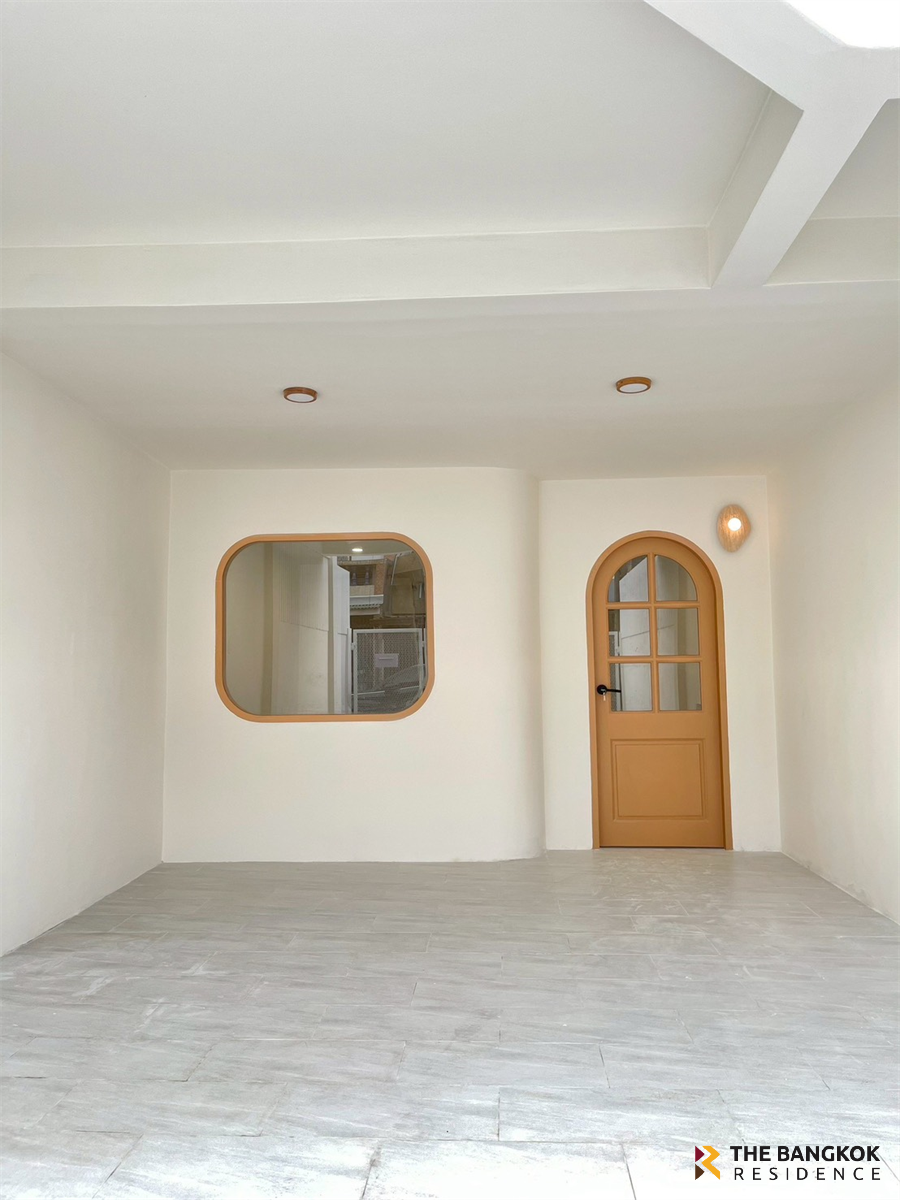 ทาวน์เฮ้าส์ อุดมสุข