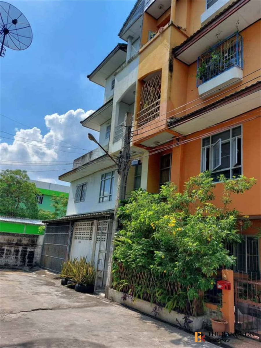 House Area Lat Phrao