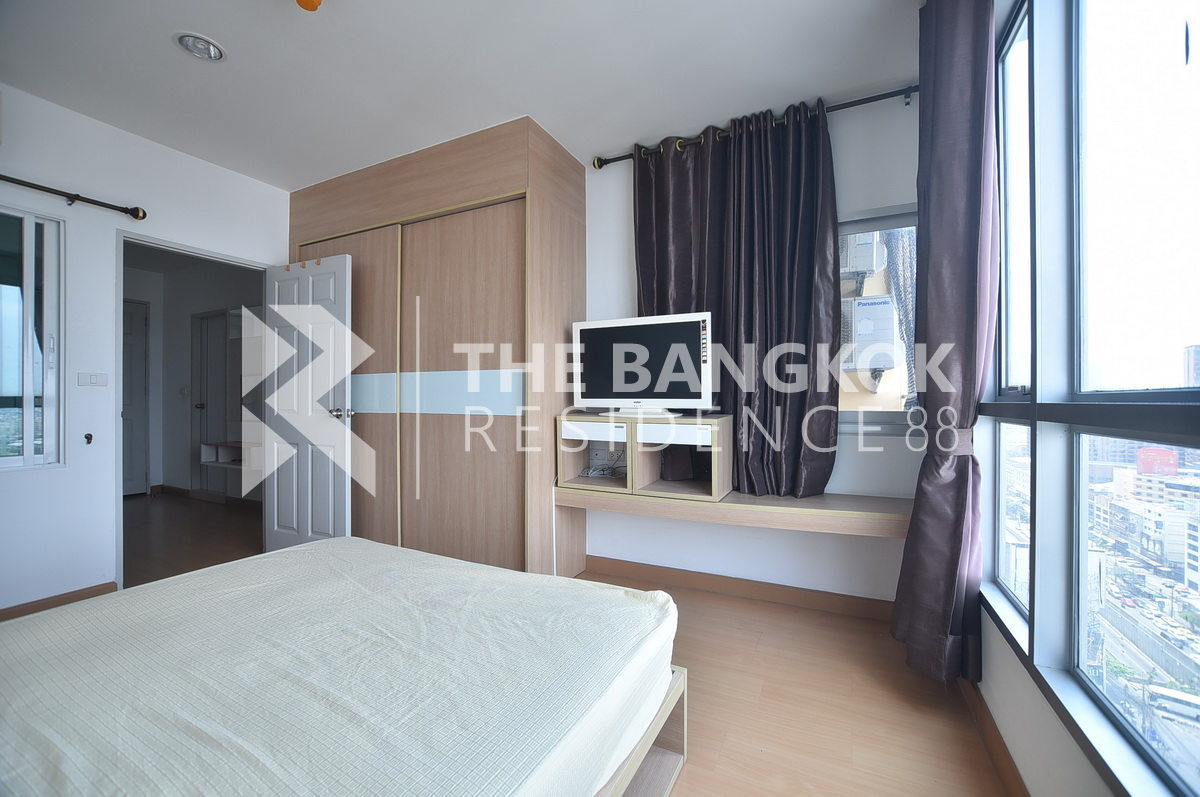 ไลฟ์ แอด รัชดา - ห้วยขวาง