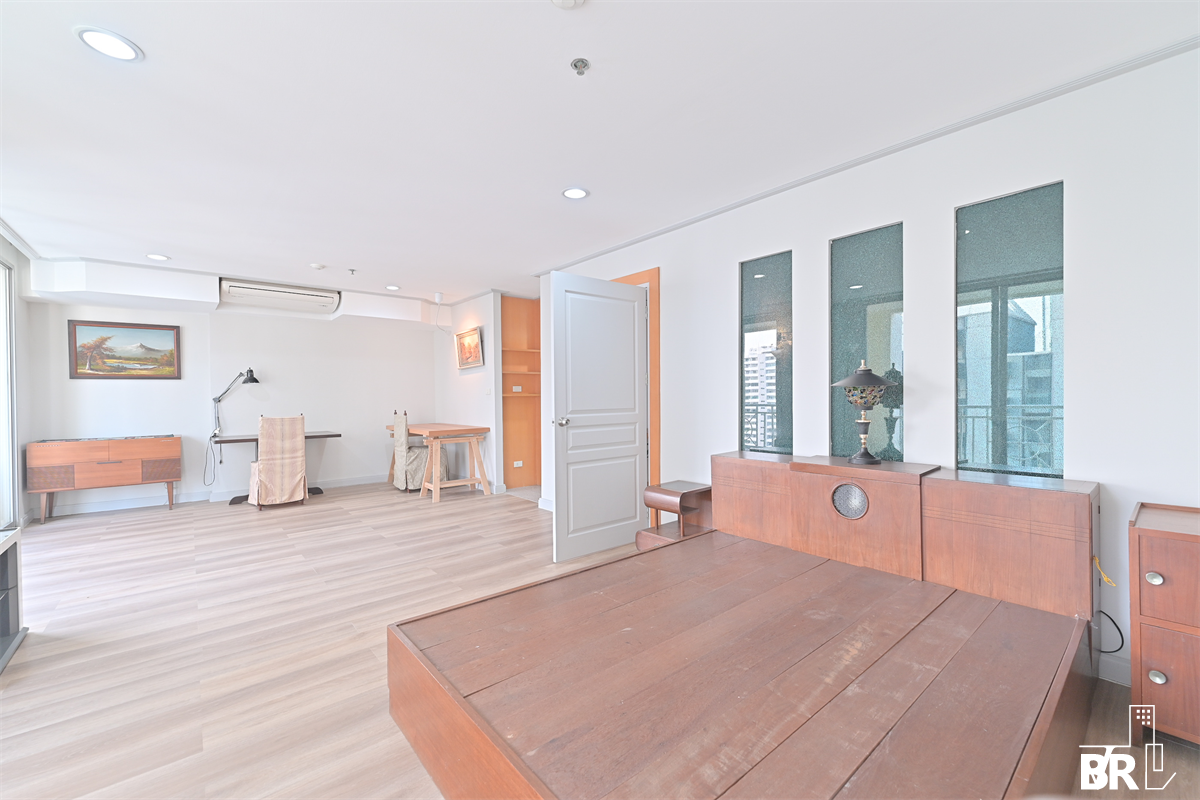 อโศก เพลส อโศก เพลส