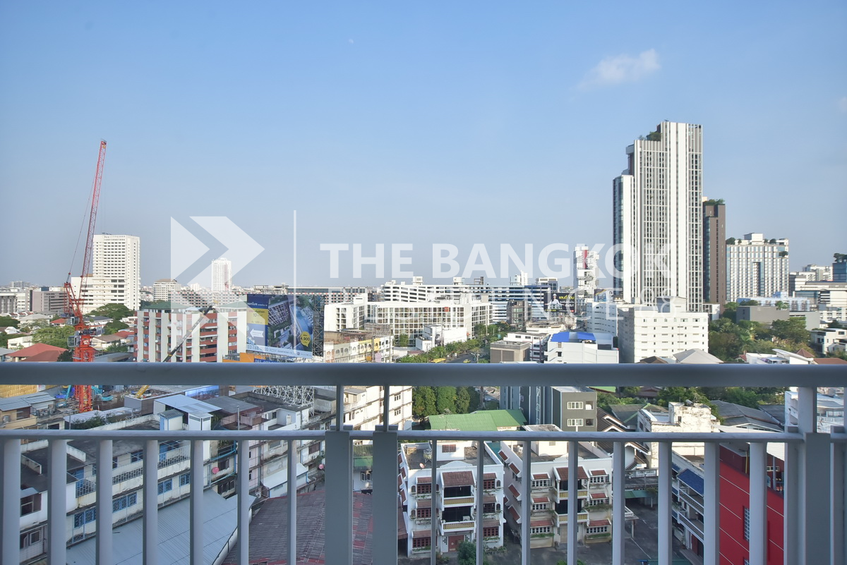 ไลฟ์ แอด ลาดพร้าว 18