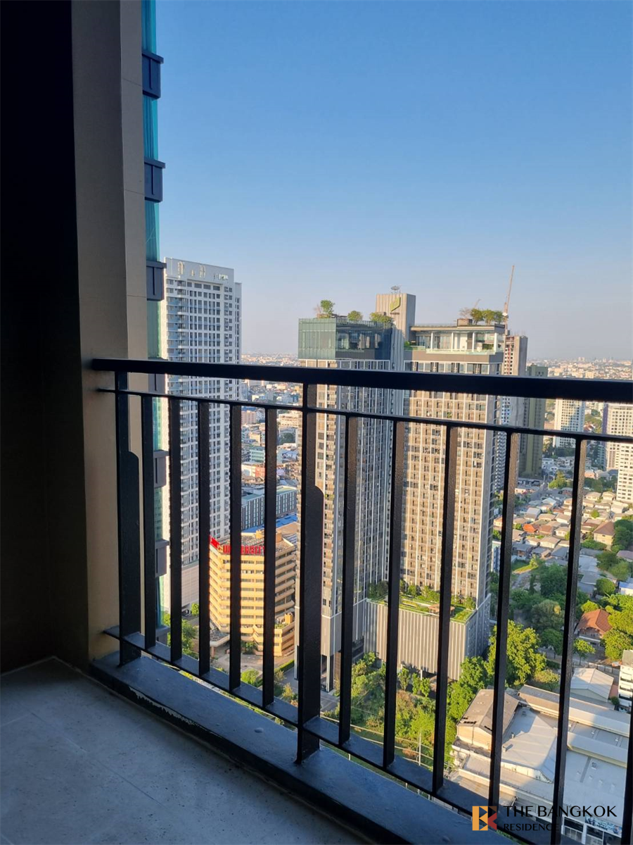 Equinox Phahol-Vipha