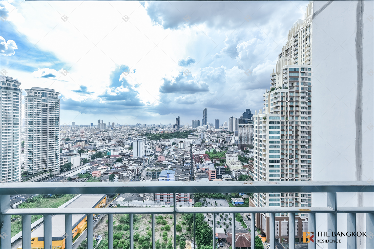 RHYTHM Sathorn-Narathiwas