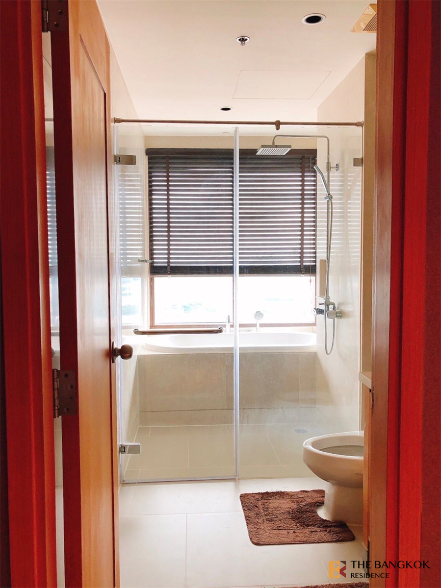 ดิ เอ็มโพริโอ เพลส