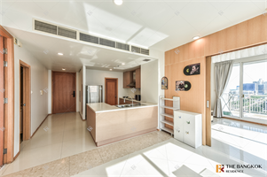 ดิ เอ็มไพร์ เพลส