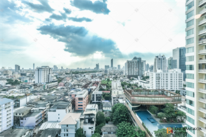 ดิ เอ็มไพร์ เพลส