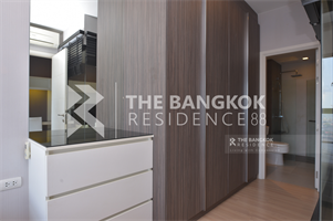 เออร์บาโน่ แอบโซลูท สาทร-ตากสิน