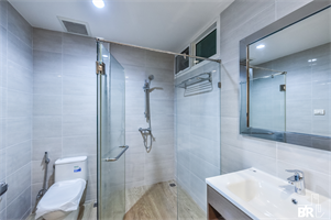 ดิ เอ็มไพร์ เพลส