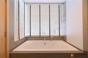 สิริ แอท สุขุมวิท