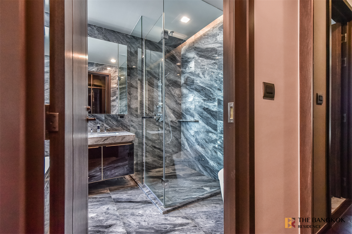 The Monument Sanampao