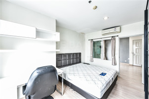 ไลฟ์ แอท สาทร 10